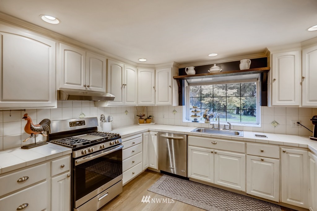 10034 Southeast 190th Street Renton, WA 98055 - Photo 4 of 29