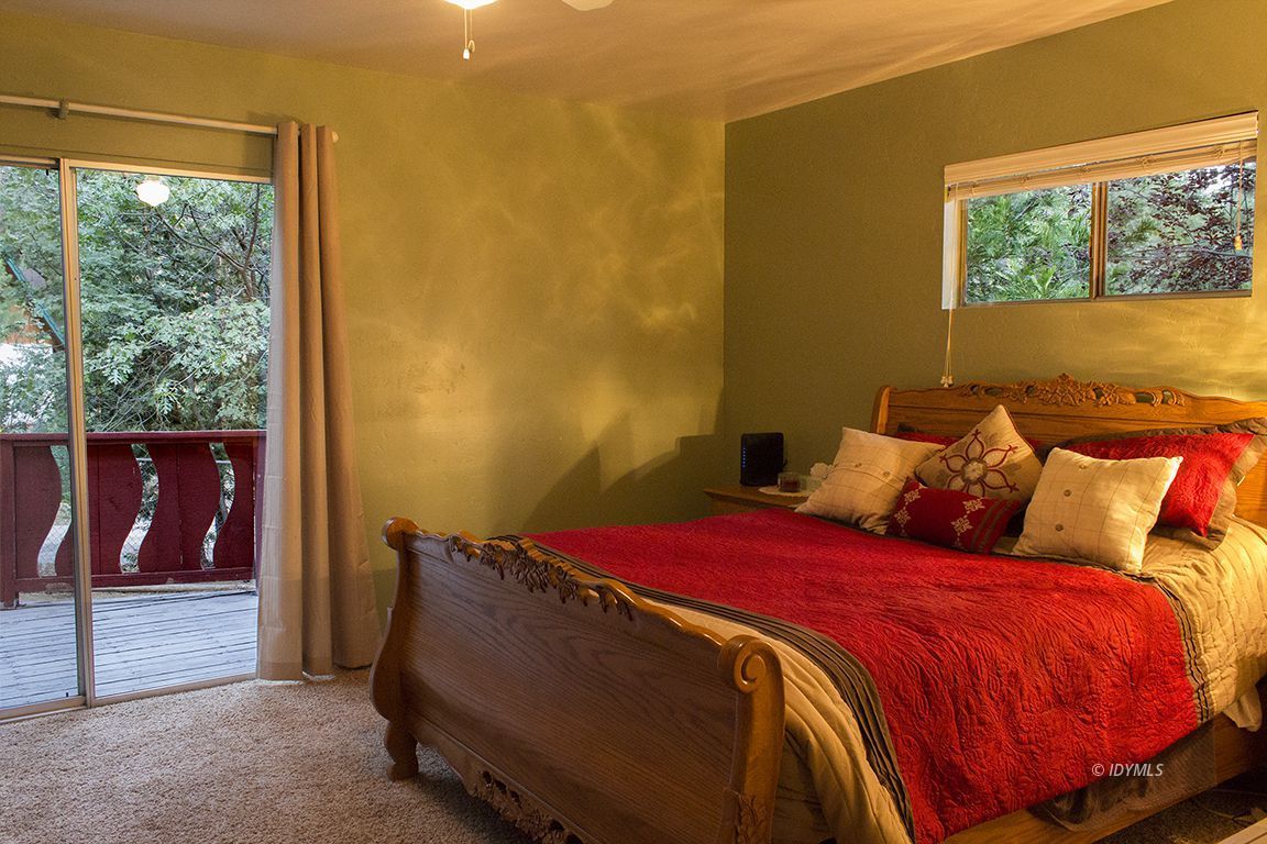 54955 South Circle Drive Idyllwild, CA 92549 - Photo 21 of 31 a bed sitting in a bedroom next to a window