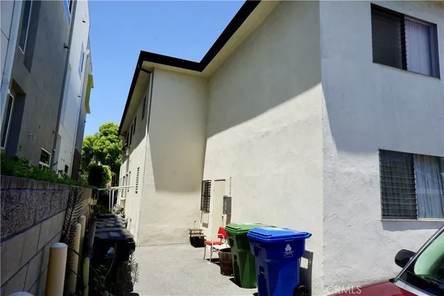 a view of entryway and hall