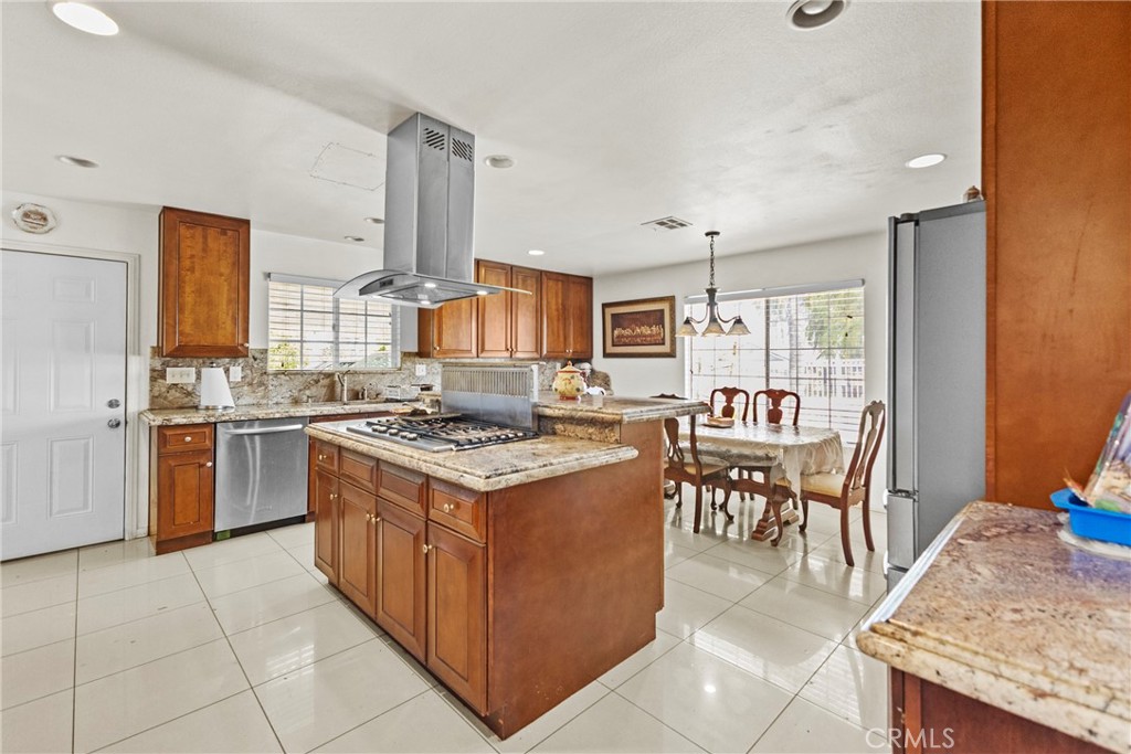 19345 Warren Road Riverside, CA 92508 - Photo 9 of 72 Kitchen