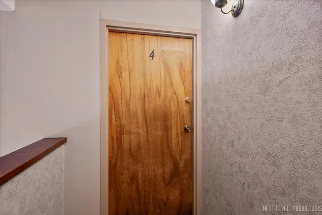 $235,000 | 7000 Sussex Court, Unit 204, Woodridge, IL 60517