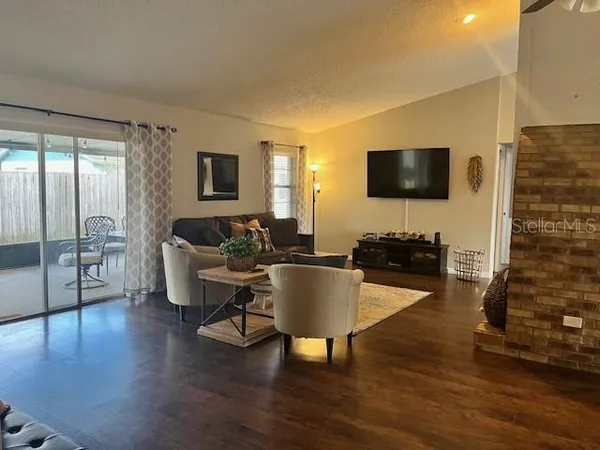 $2,500 | 724 Fortuna Drive, Brandon, FL 33511