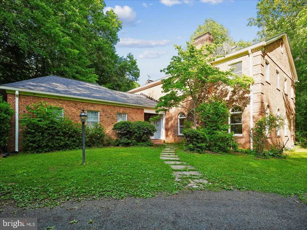 $1,075,000 | 9935 Highland Drive, Marshall, VA 20115
