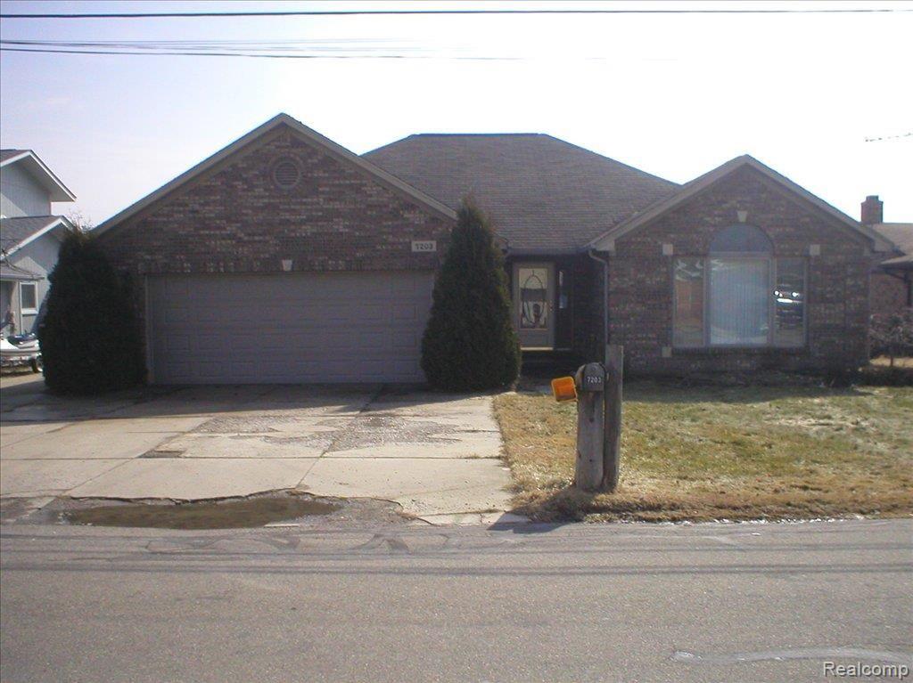 7203 Cardinal Road Algonac, MI 48001 - Photo 1 of 1 P1010039