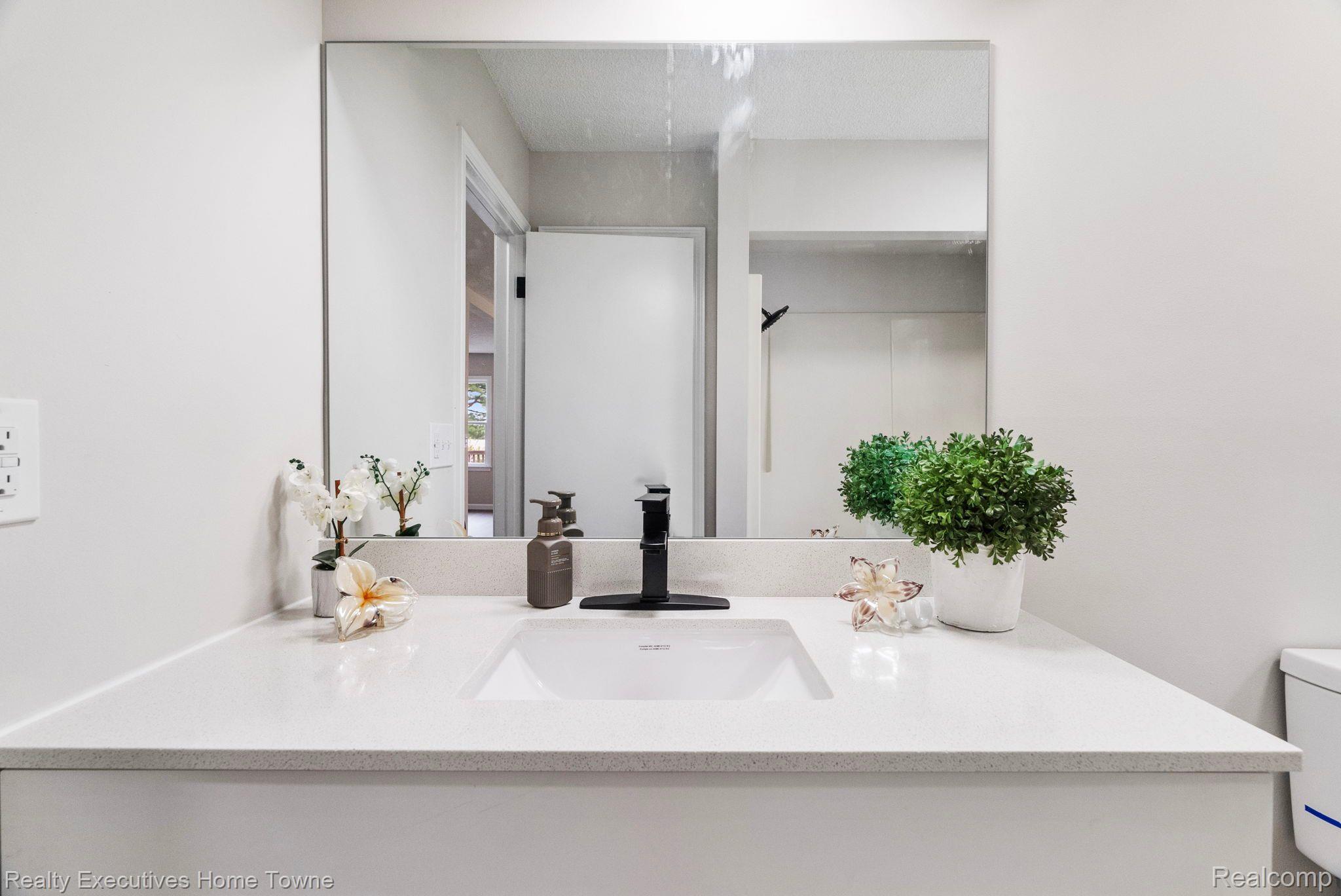3228 Wagner Road Croswell, MI 48422 - Photo 27 of 59 Main Bathroom