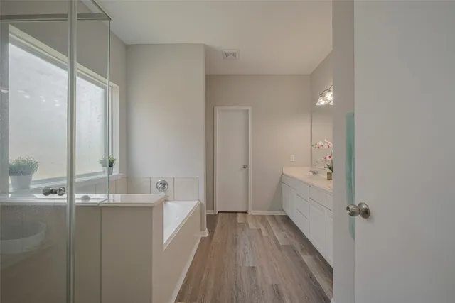 $2,300 | 2810 Meadowbrook Lane, Rosenberg, TX 77471