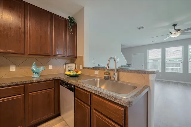 $2,300 | 2810 Meadowbrook Lane, Rosenberg, TX 77471