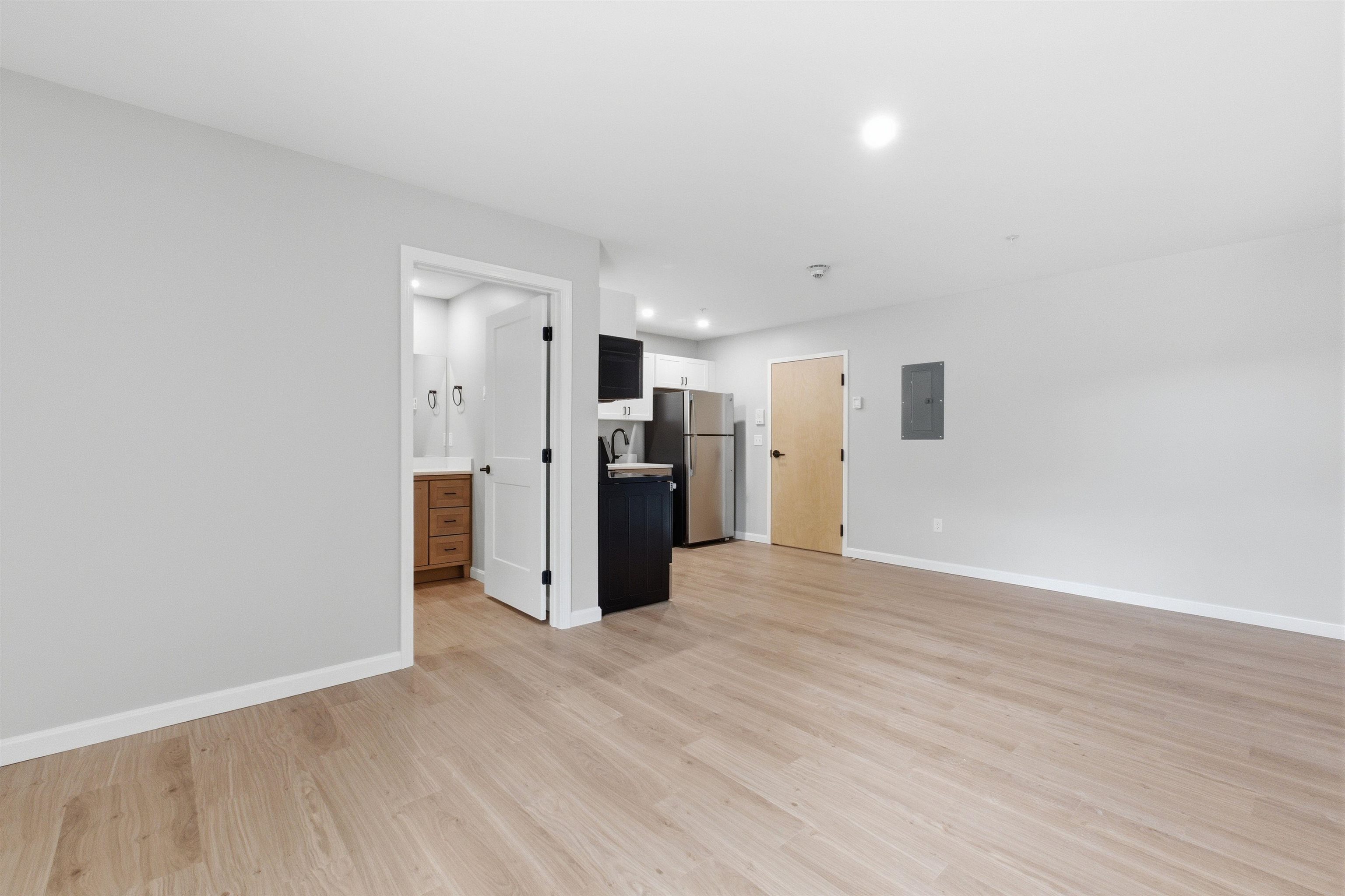 15 Mountain Road, Unit 203 Goffstown, NH 03045 - Photo 8 of 16