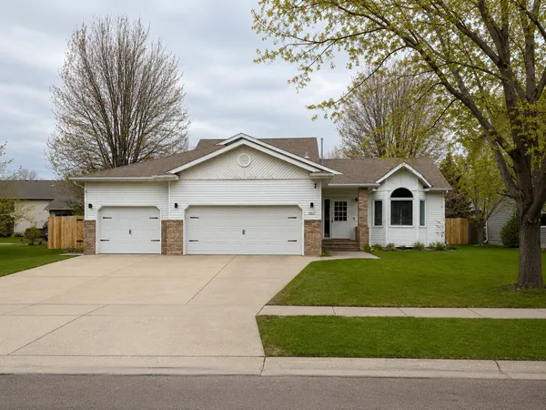 $420,000 | 2817 38 1/2 Avenue South, Fargo, ND 58104