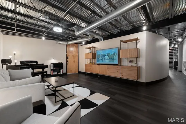 $279,000 | 2323 Locust Street, Unit 212, St. Louis, MO 63103