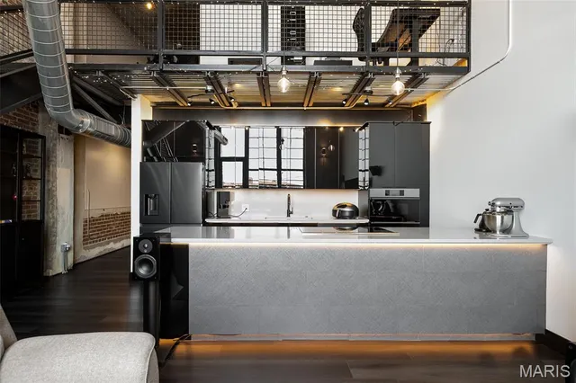 $279,000 | 2323 Locust Street, Unit 212, St. Louis, MO 63103