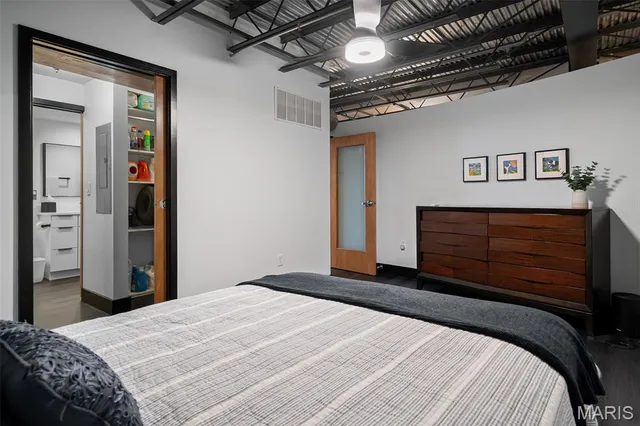 $279,000 | 2323 Locust Street, Unit 212, St. Louis, MO 63103