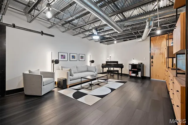 $279,000 | 2323 Locust Street, Unit 212, St. Louis, MO 63103