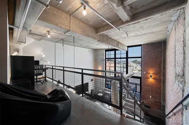 $279,000 | 2323 Locust Street, Unit 212, St. Louis, MO 63103