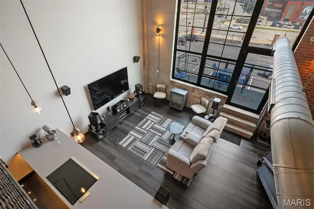 $279,000 | 2323 Locust Street, Unit 212, St. Louis, MO 63103