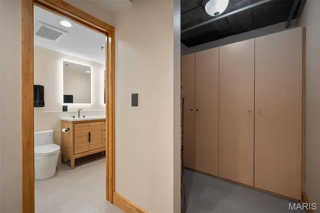 $279,000 | 2323 Locust Street, Unit 212, St. Louis, MO 63103