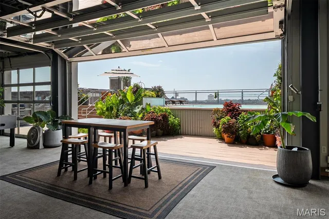 $279,000 | 2323 Locust Street, Unit 212, St. Louis, MO 63103