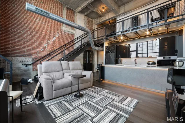 $279,000 | 2323 Locust Street, Unit 212, St. Louis, MO 63103