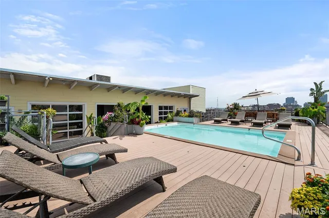 $279,000 | 2323 Locust Street, Unit 212, St. Louis, MO 63103