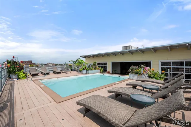 $279,000 | 2323 Locust Street, Unit 212, St. Louis, MO 63103