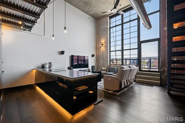 $279,000 | 2323 Locust Street, Unit 212, St. Louis, MO 63103