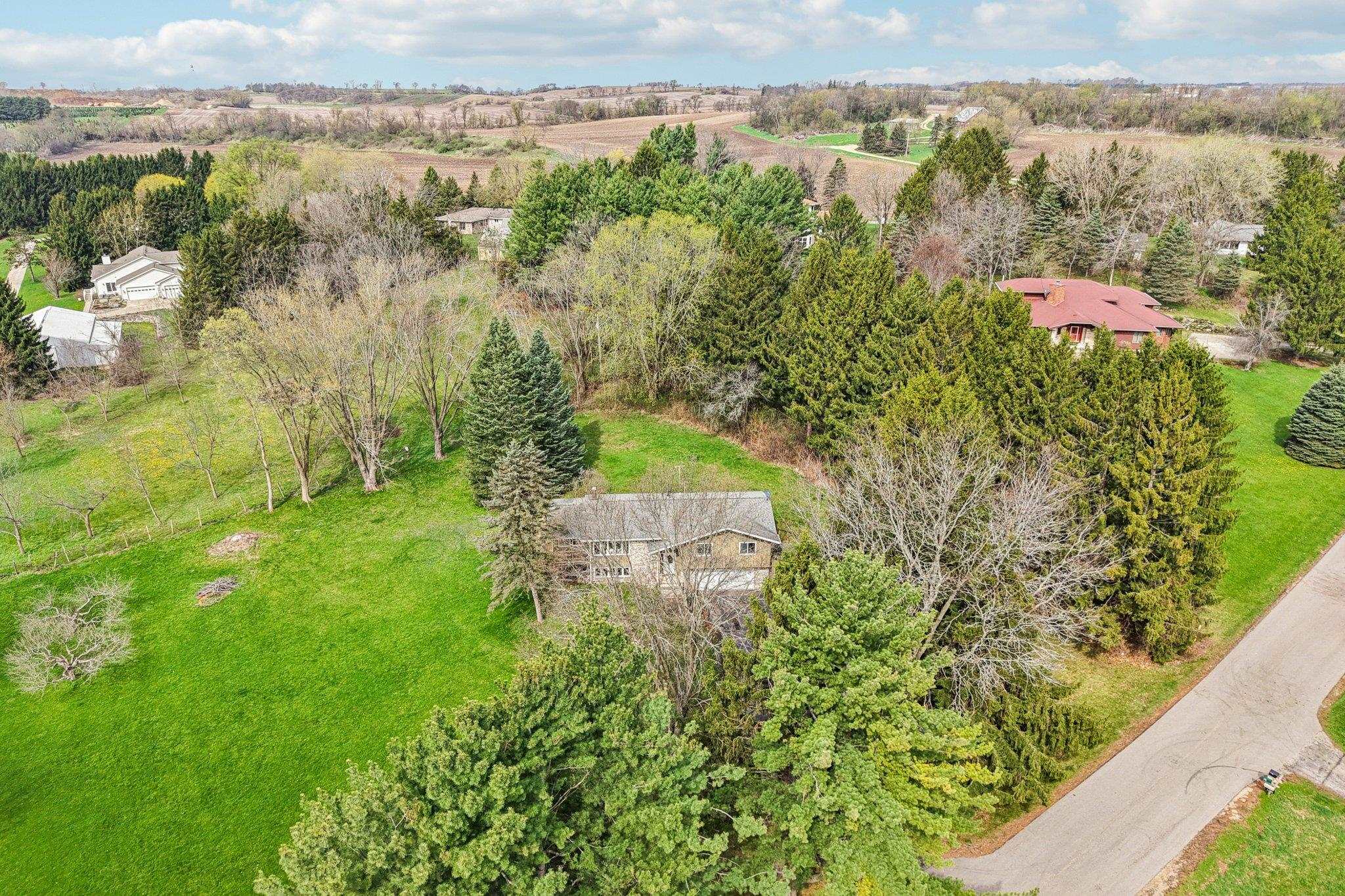 5963 Cherokee Valley Pass Waunakee, WI 53597 - Photo 4 of 46