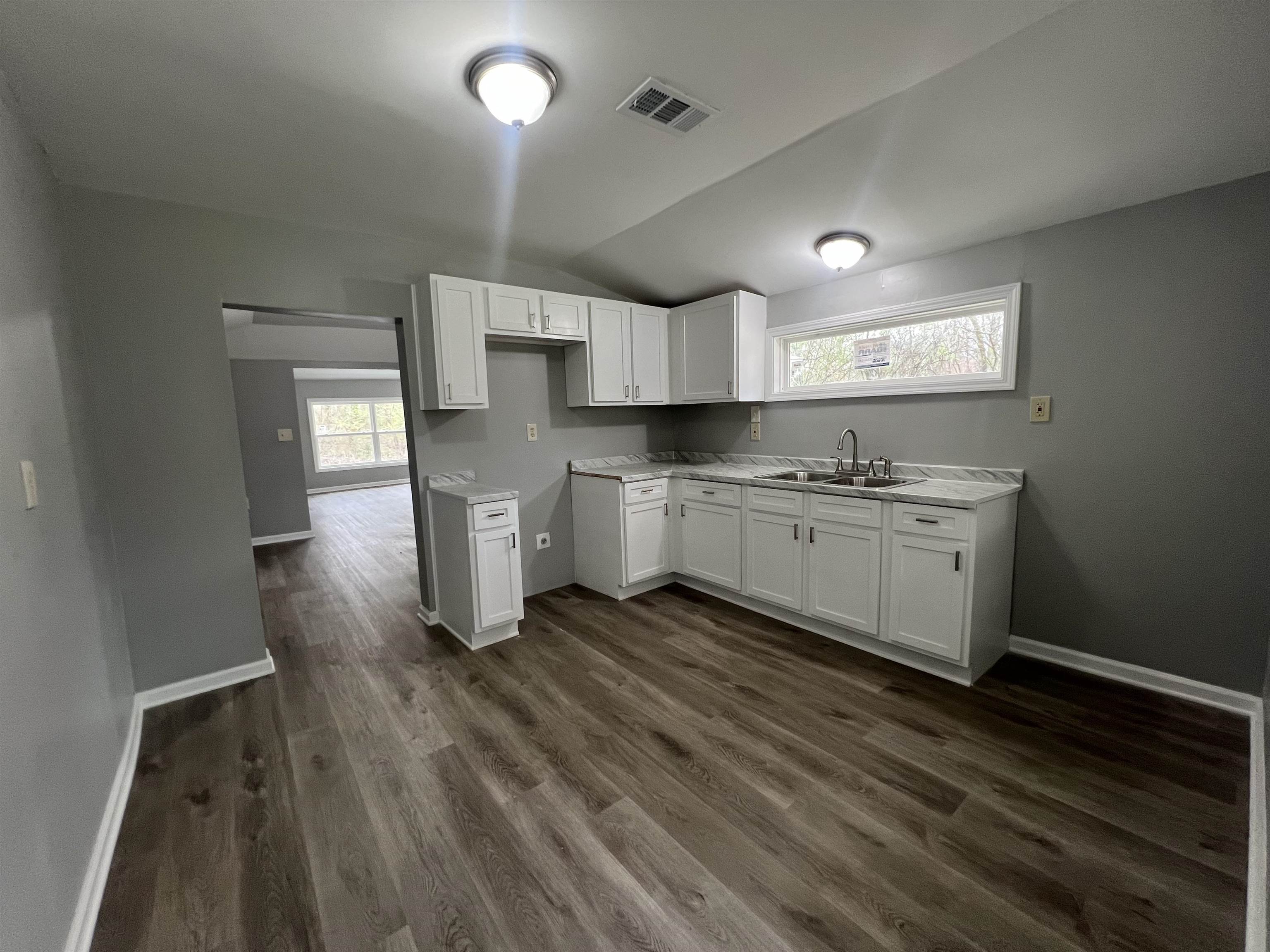 908 Nora Road Memphis, TN 38109 - Photo 2 of 15 Gallery Image 2