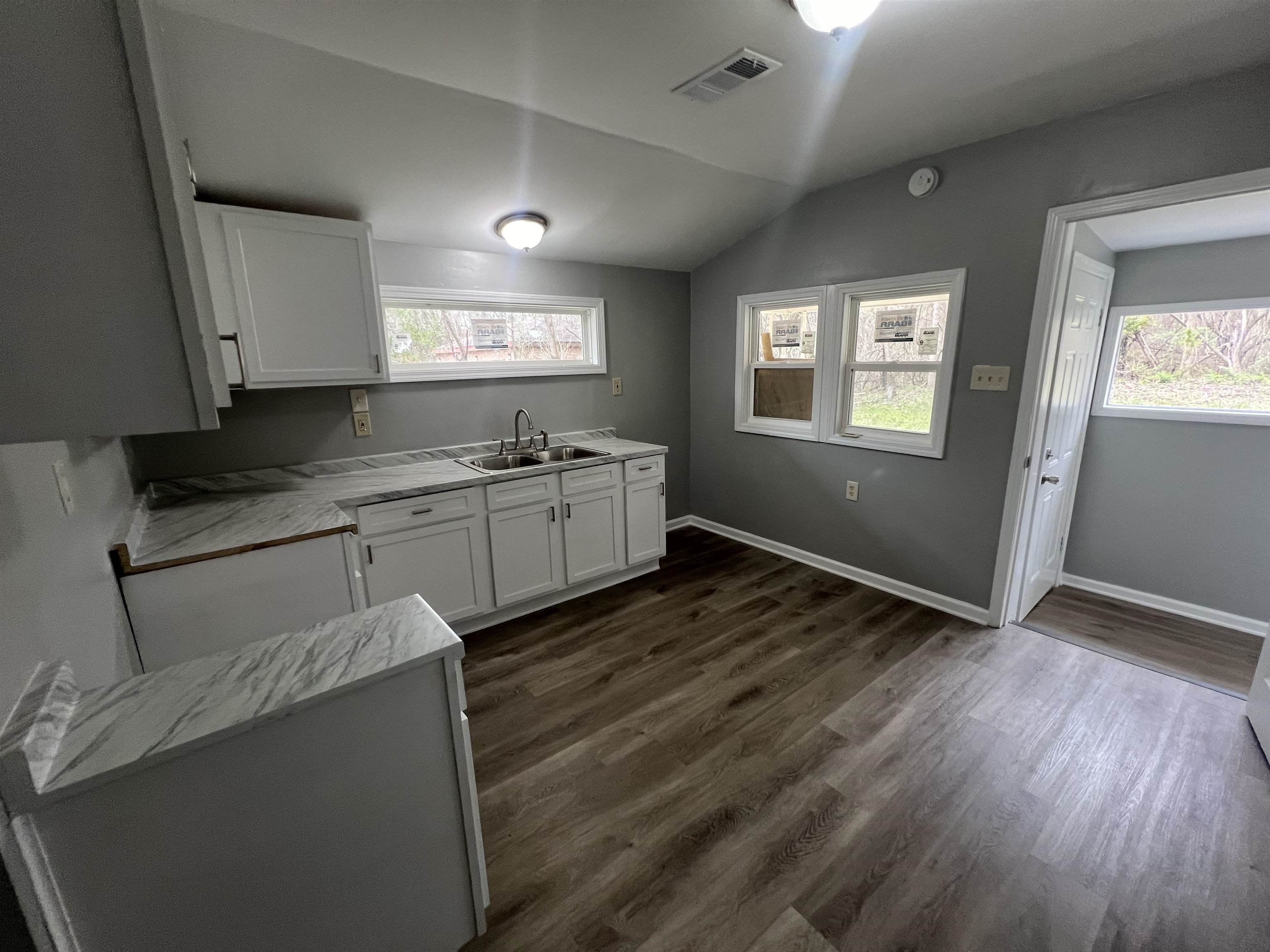 908 Nora Road Memphis, TN 38109 - Photo 3 of 15 Gallery Image 3