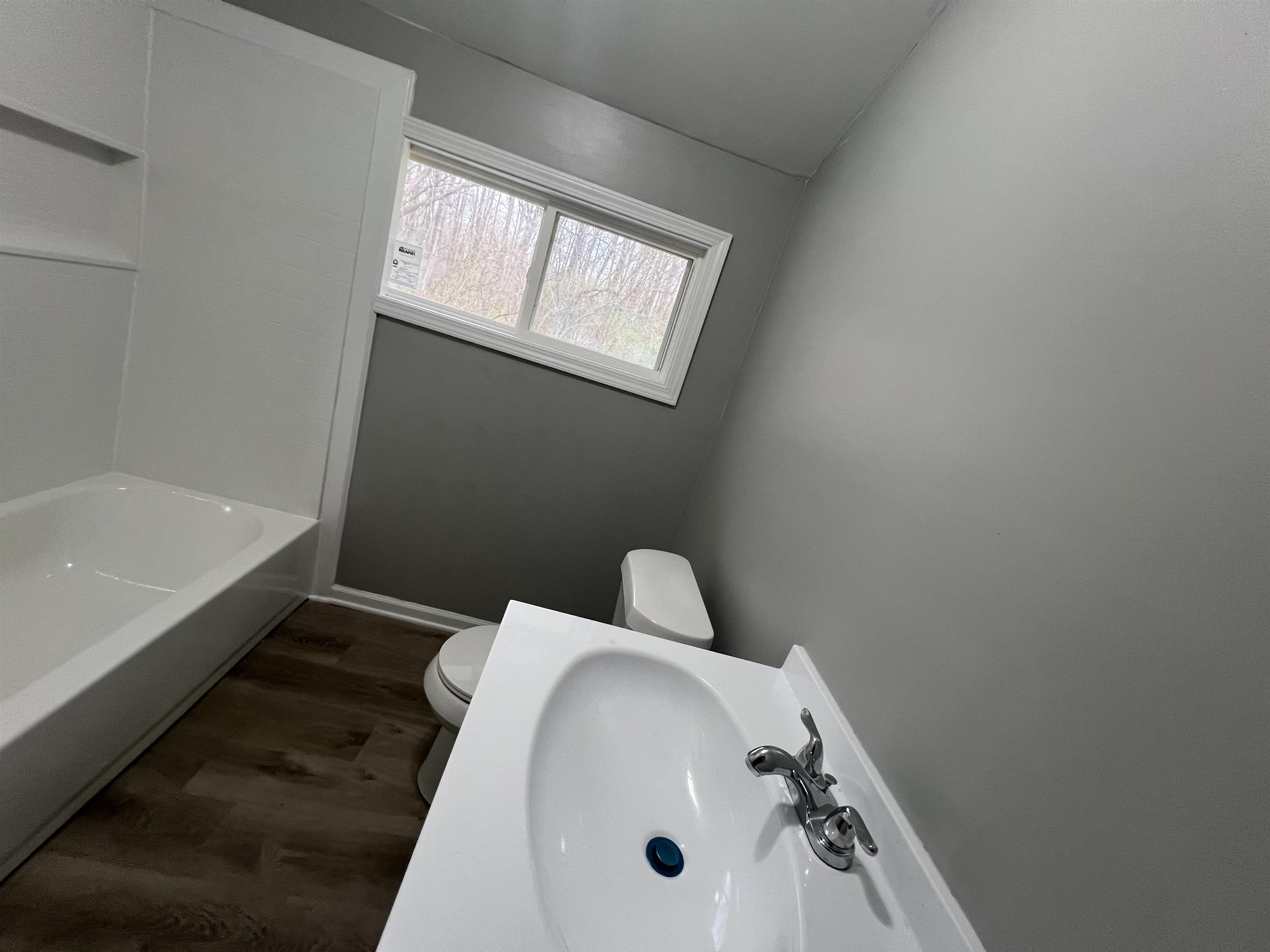 908 Nora Road Memphis, TN 38109 - Photo 4 of 15 Gallery Image 4