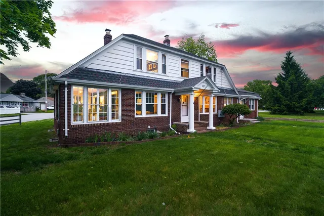 $550,000 | 821 Post Road, Warwick, RI 02888