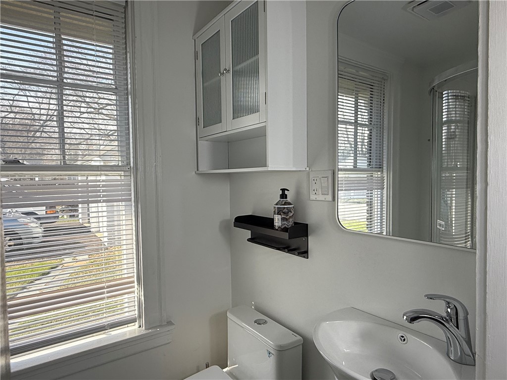 821 Post Road Warwick, RI 02888 - Photo 11 of 50