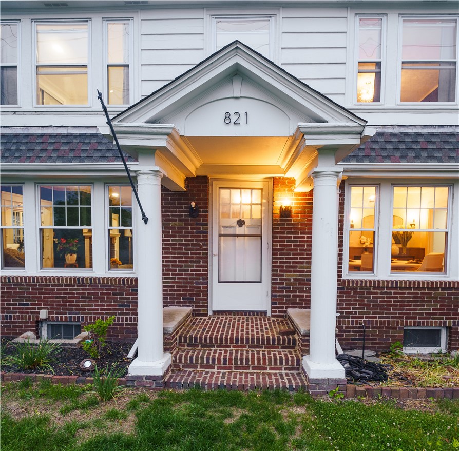 821 Post Road Warwick, RI 02888 - Photo 2 of 50