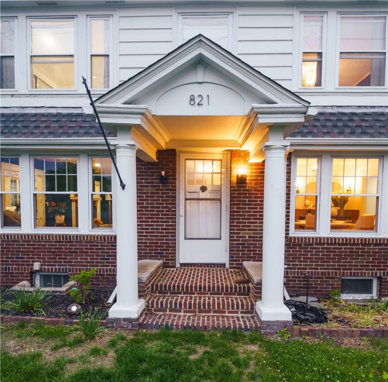 821 Post Road Warwick, RI 02888 - Photo 2 of 50