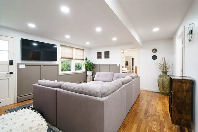 $550,000 | 821 Post Road, Warwick, RI 02888