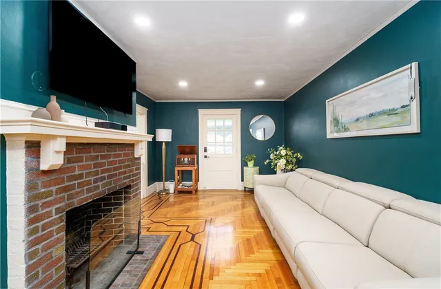 $550,000 | 821 Post Road, Warwick, RI 02888