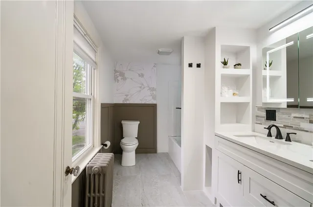 $550,000 | 821 Post Road, Warwick, RI 02888