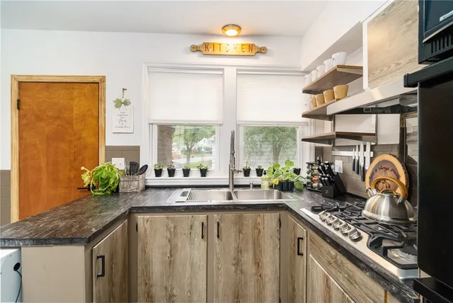 $550,000 | 821 Post Road, Warwick, RI 02888