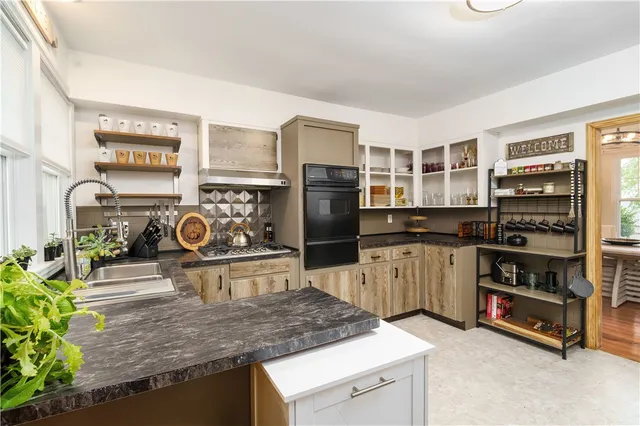 $550,000 | 821 Post Road, Warwick, RI 02888