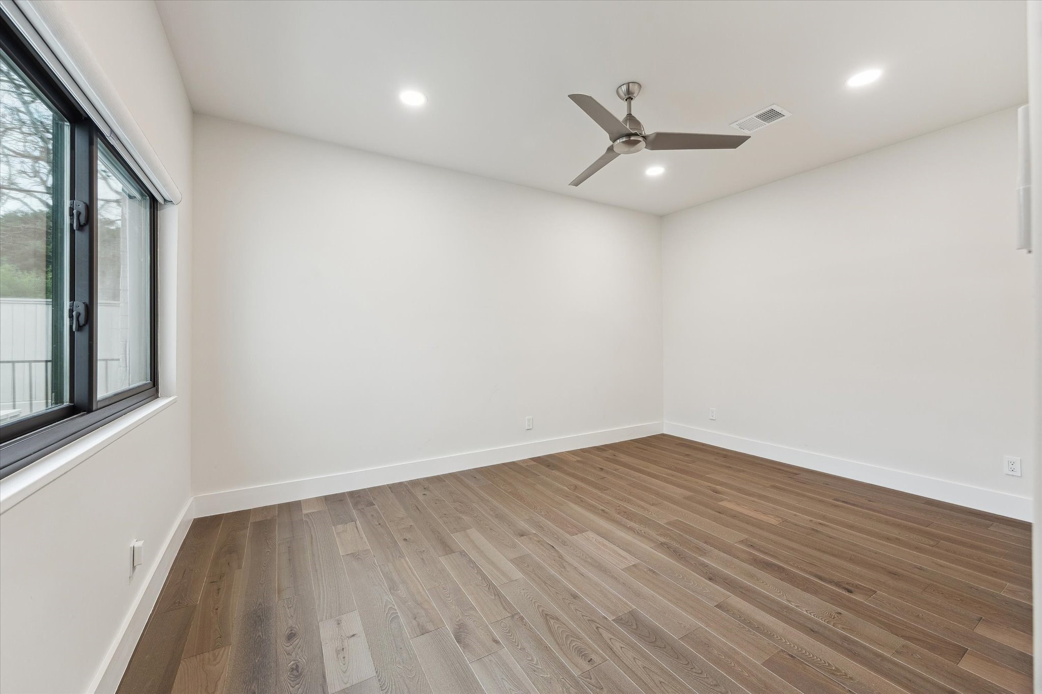 6348 Vanderbilt Street West University Place, TX 77005 - Photo 18 of 30 Secondary bedroom.