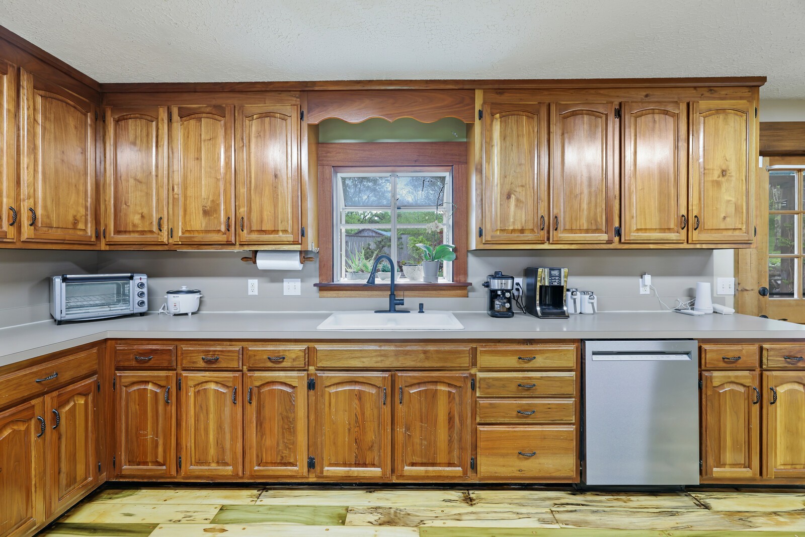 5700 Cane Ridge Road Antioch, TN 37013 - Photo 11 of 61 a view of a kitchen with granite countertop cabinets