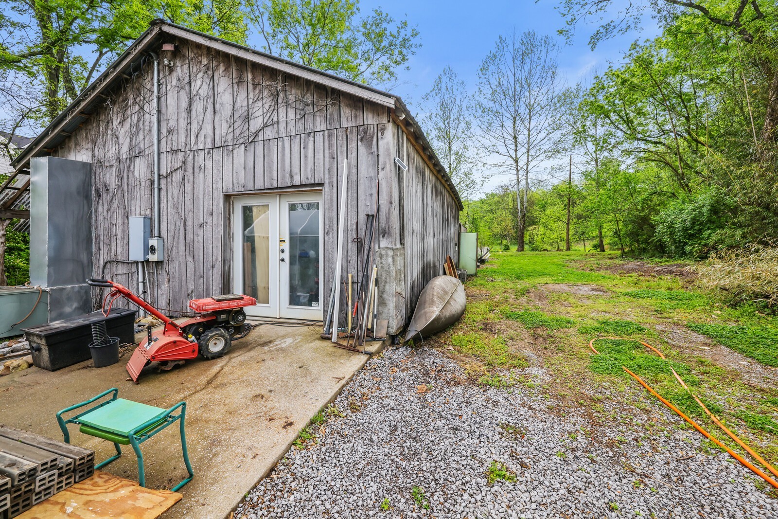 5700 Cane Ridge Road Antioch, TN 37013 - Photo 40 of 61 a backyard of a house with table and chairs