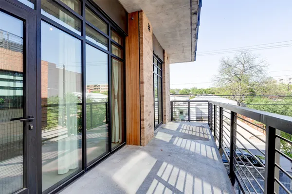 $2,250 | 1501 East 4th Street, Unit 202, Austin, TX 78702