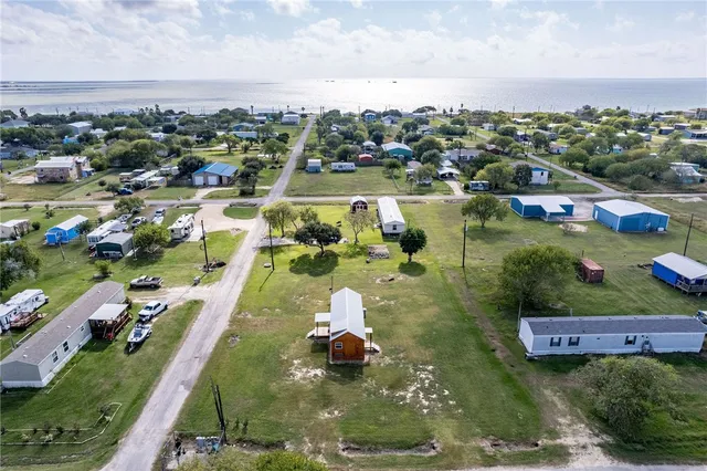 $139,500 | 1101 West Houston Avenue, Seadrift, TX 77983