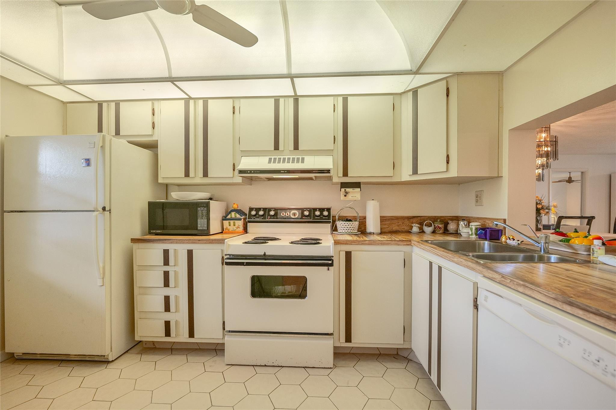 3910 Inverrary Boulevard, Unit 203B Lauderhill, FL 33319 - Photo 13 of 59 Photo 13