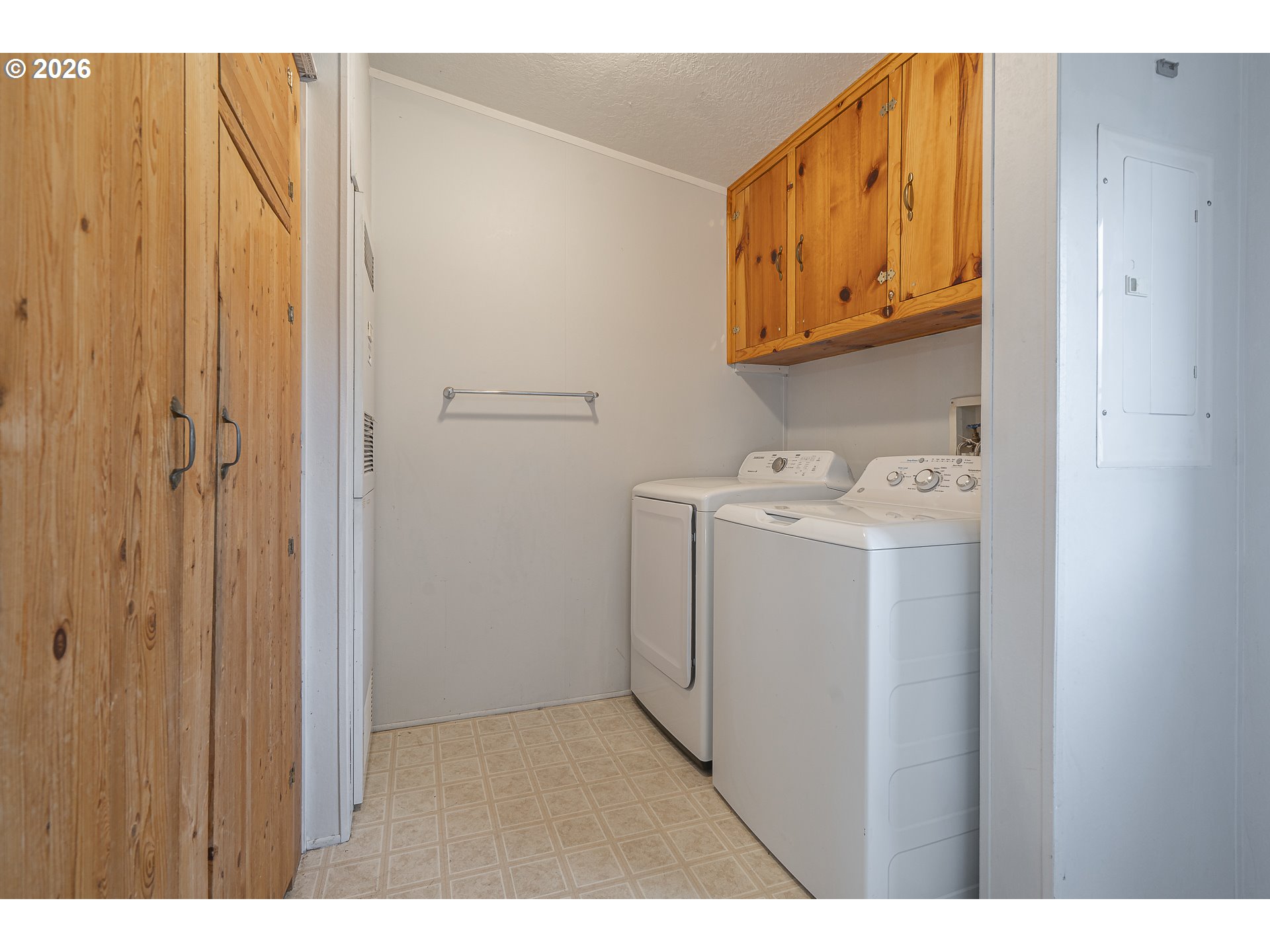860 West Ellendale Avenue Dallas, OR 97338 - Photo 24 of 33 a utility room with dryer and washer