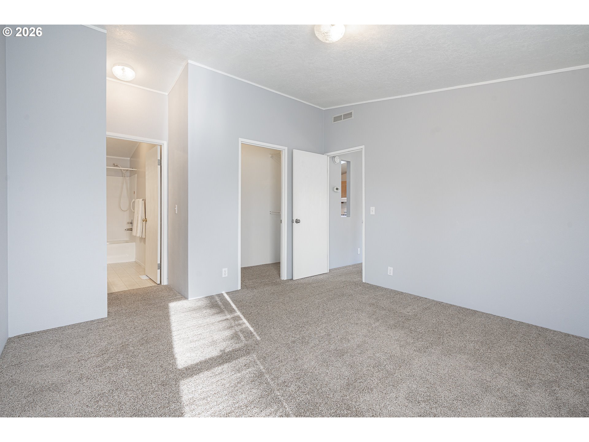 860 West Ellendale Avenue Dallas, OR 97338 - Photo 26 of 33 a view of an empty room