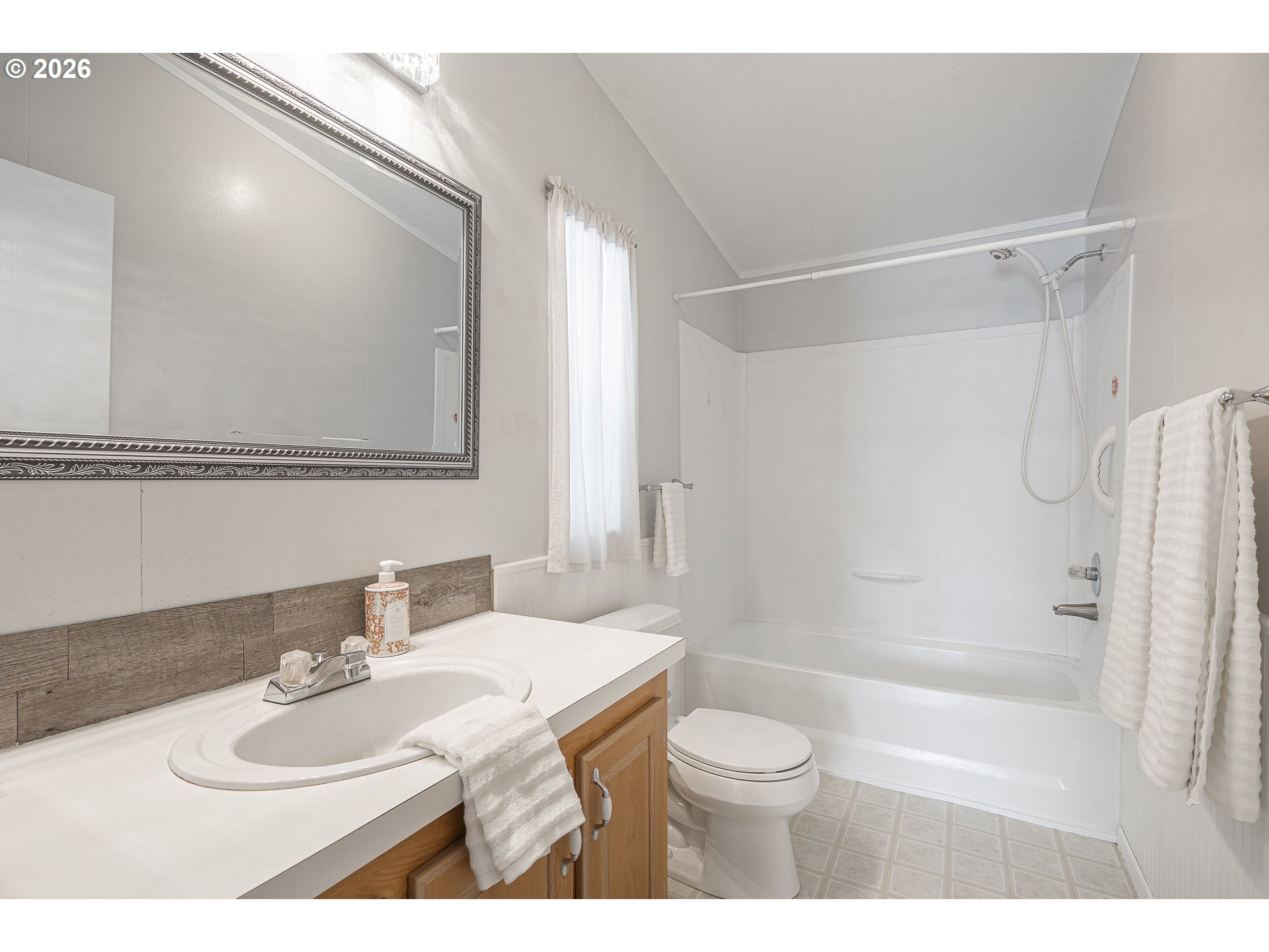 860 West Ellendale Avenue Dallas, OR 97338 - Photo 27 of 33 a bathroom with a sink a toilet and shower