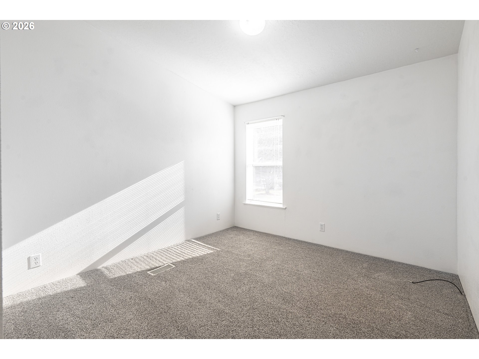 860 West Ellendale Avenue Dallas, OR 97338 - Photo 28 of 33 a view of an empty room and window