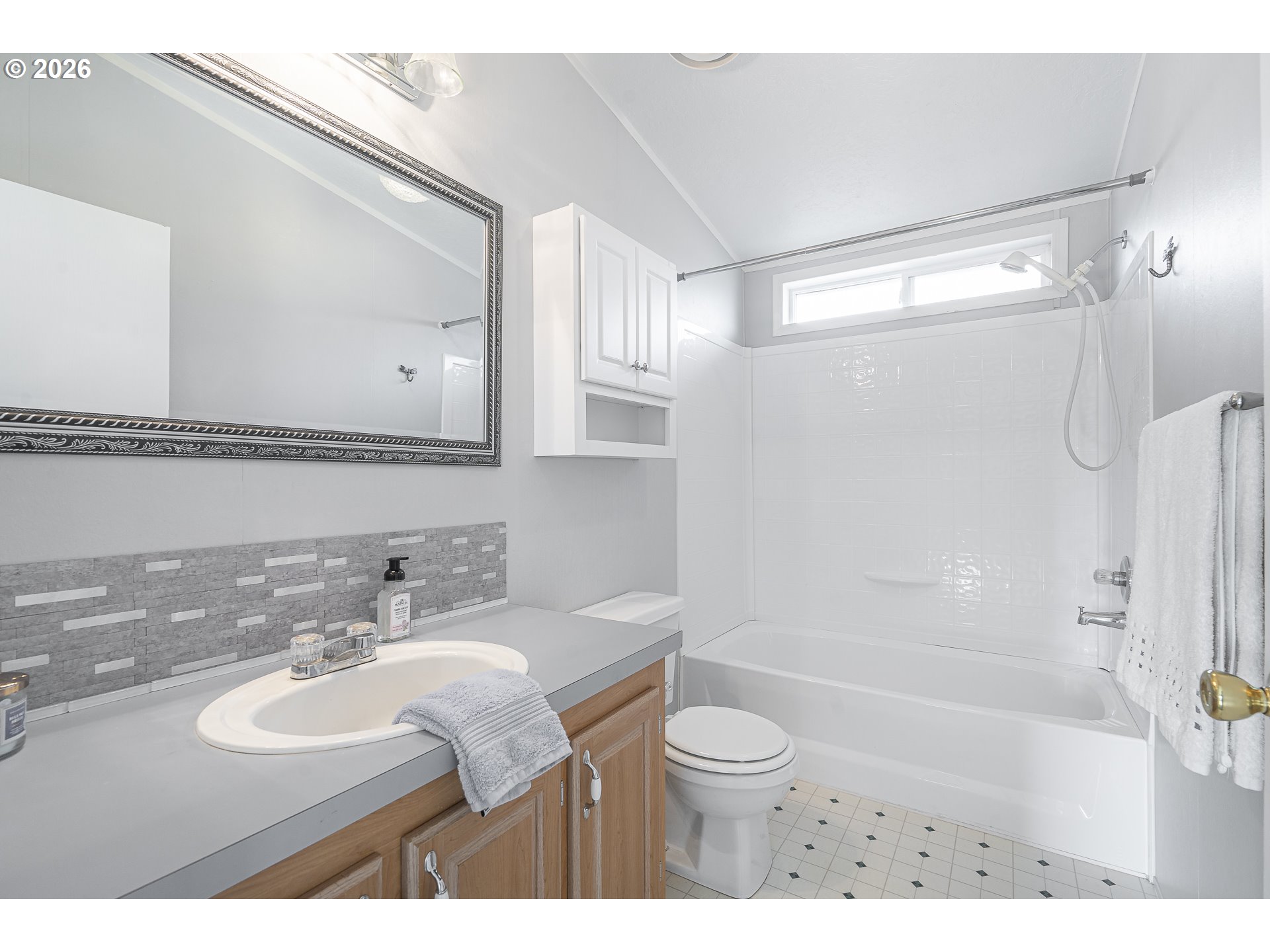 860 West Ellendale Avenue Dallas, OR 97338 - Photo 32 of 33 a bathroom with a sink mirror toilet and bathtub