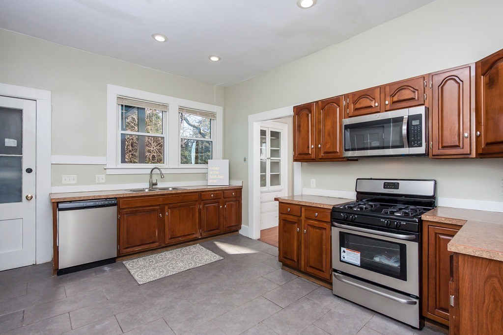 31 Madison Avenue Springfield, MA 01105 - Photo 7 of 30